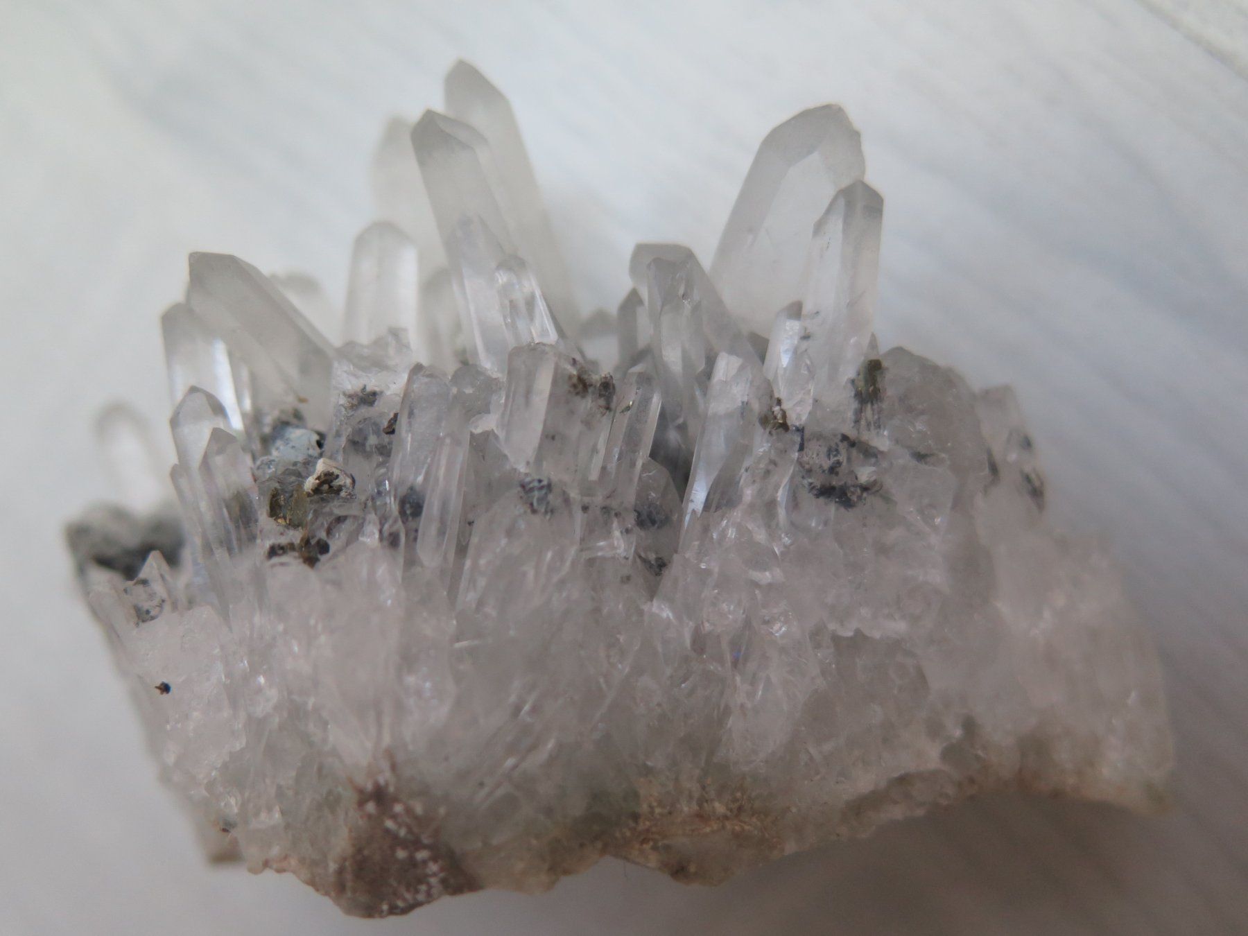 Minerali & Pietre curative: Bergkristall mit Sulfiden und Pyrit – Usato da Schaffhausen venduto da Yamakana51L8736OQ8 5