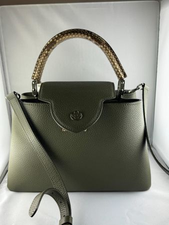 LOUIS VUITTON Sac Capucine BB en cuir vert poignée python