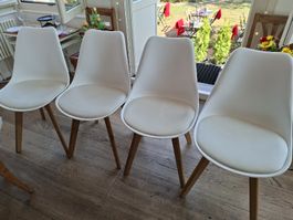 Set of 4 white dining chairs - half year old