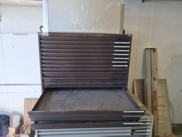 22. Schubladenstock / Planschrank