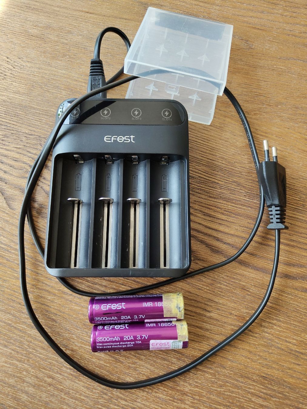 Akkus & Batterien: Efest Akkus und Ladegerät Set E-Zigarette – Gebraucht aus Neuchâtel von ilj_9tbg