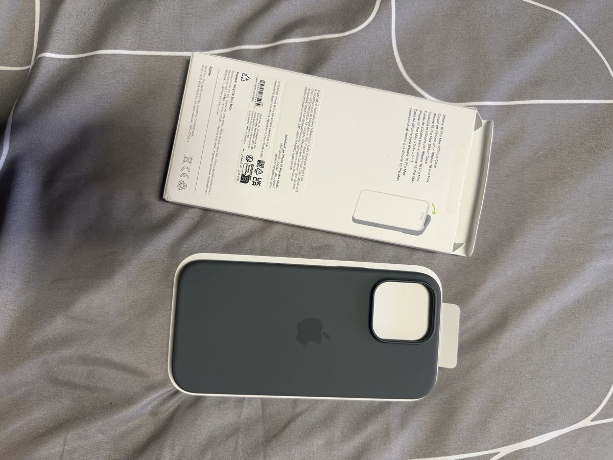 Apple Cover & Protezioni schermo: Coque IPhone 16 Pro Max  – Nuovo e nell'imballaggio originale da St-Séverin venduto da zoe_28p5 1
