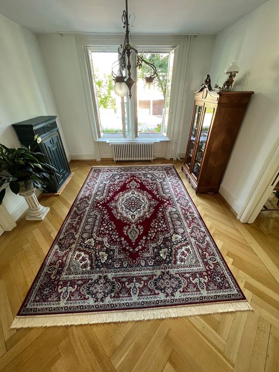 Riesiger dunkelroter Teppich | Kaufen auf Ricardo
