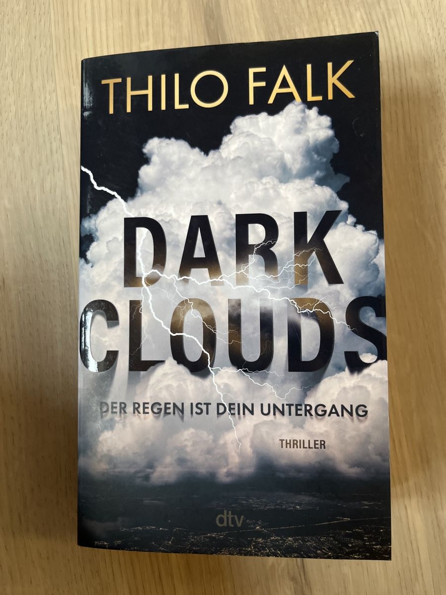 Livres: Thilo Falk: Dark Clouds – D'occasion à Buttikon SZ par Buecherwurm.