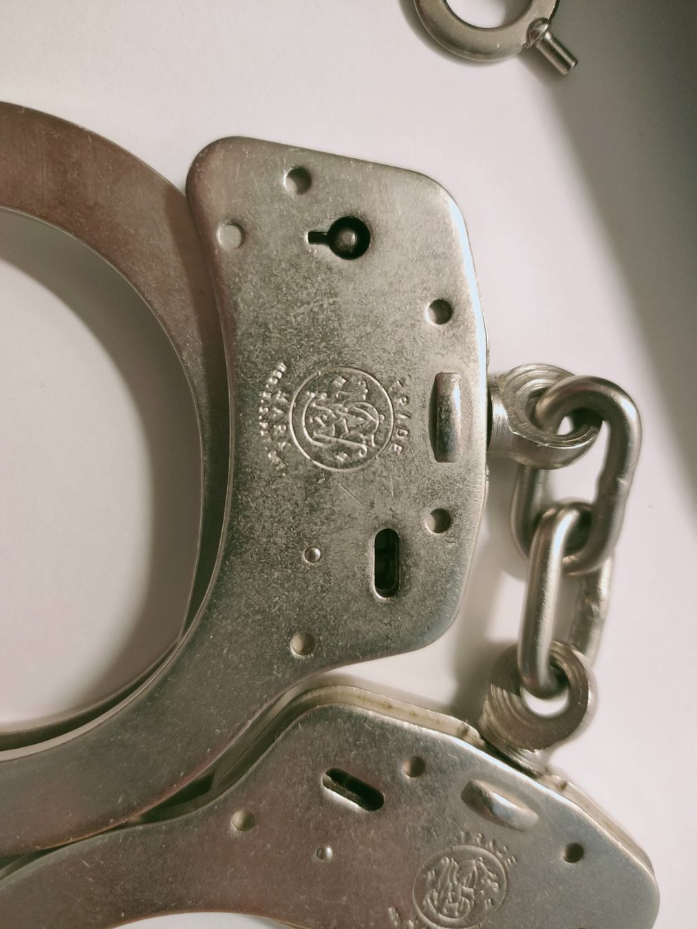 Altro per Eventi aziendali & Feste: Original Smith & Wesson Handschellen mit Tasche & Schlüssel – Nuovo (secondo la descrizione) da Oberwil Lieli venduto da 560amg 1