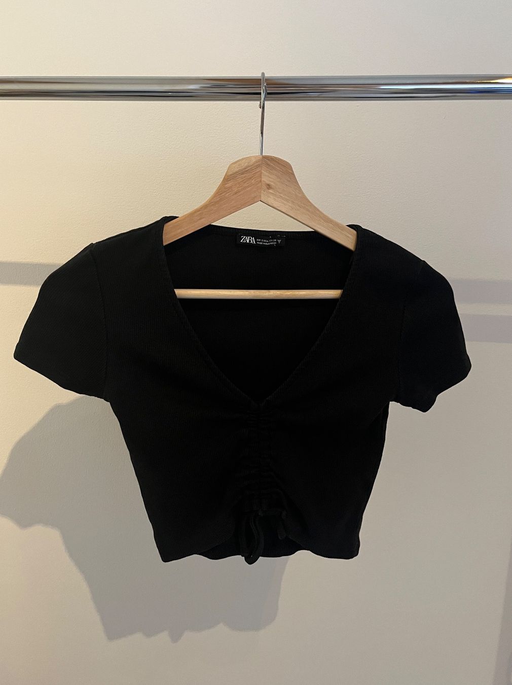 Zara Top: Crop top, noir – Usato da Savagnier venduto da taianab