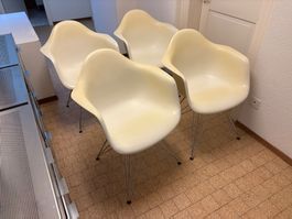 Vitra Eames Plastic Armchair DAR Weiss Original Design