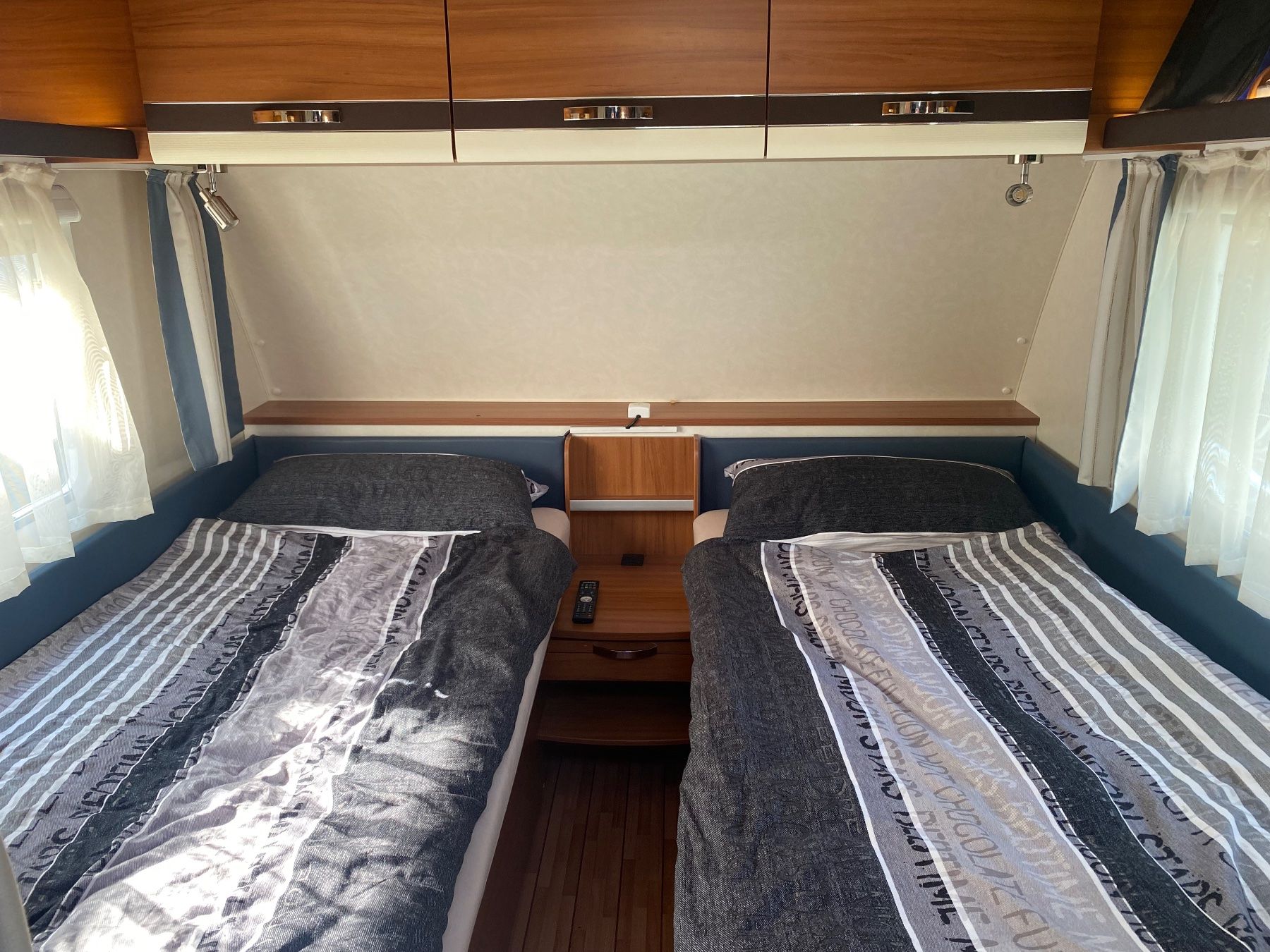 Weinsberg Camping Fahrzeuge: Zu vermieten - Top ausgestatter Wohnwagen – Gebraucht aus Buochs von Cessna402 1