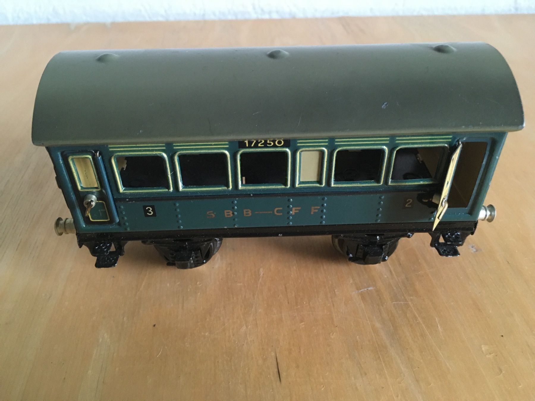 Märklin Modelleisenbahnen: MÄRKLIN PERSONENWAGEN – Gebraucht aus Zürich von inf_tfr9 1