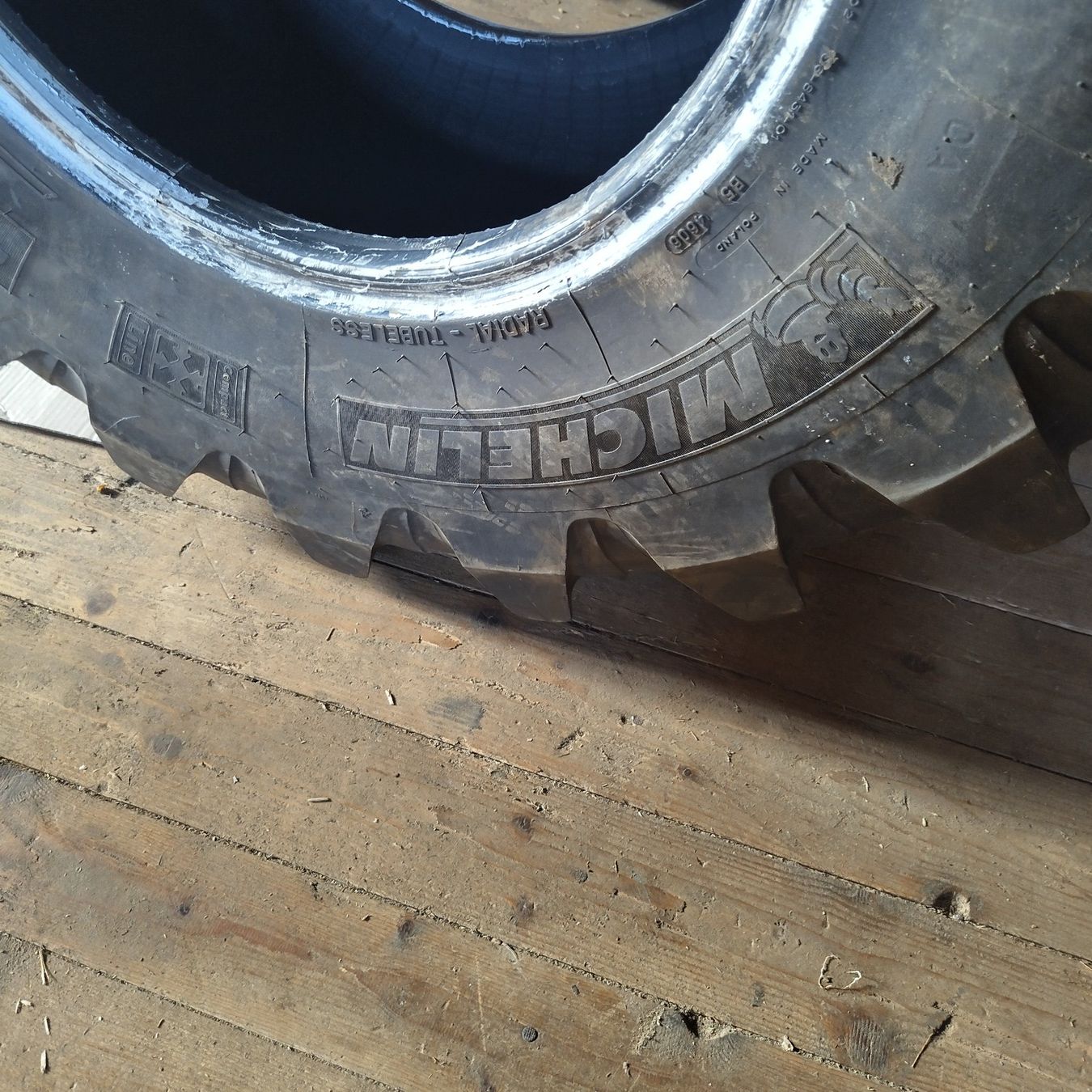 Trattori: Pneu 420/75 R20 – Usato da Herisau venduto da kobiza 5
