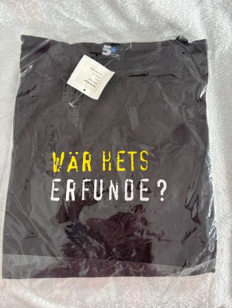 "Wär hets erfunde?" Sterne föifi T-Shirt, Grösse S, Schwarz!