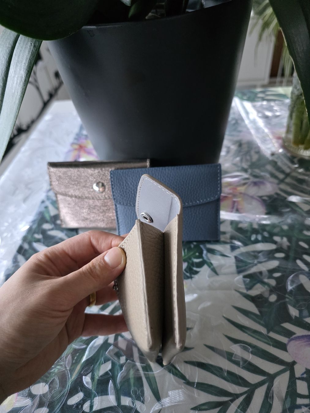 Autres vêtements & accessoires: Kartenetui aus authentischem Rindsleder Hellbeige – Neuf avec emballage d'origine à Romoos par Jewelrylover 2