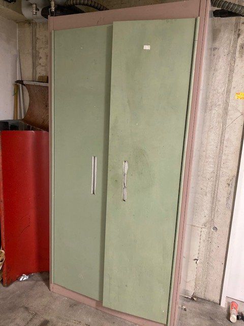Lista Armadi: Zweitüriger schrank mit einlegeböden Lista – Usato da Niederhasli venduto da Tigerproduct