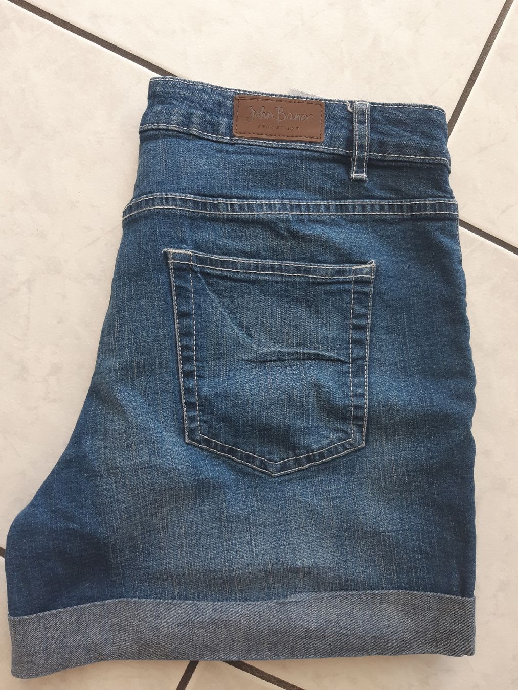 John Baner Jeans: Jeans Short – Usato da Marly venduto da schnibu2 1
