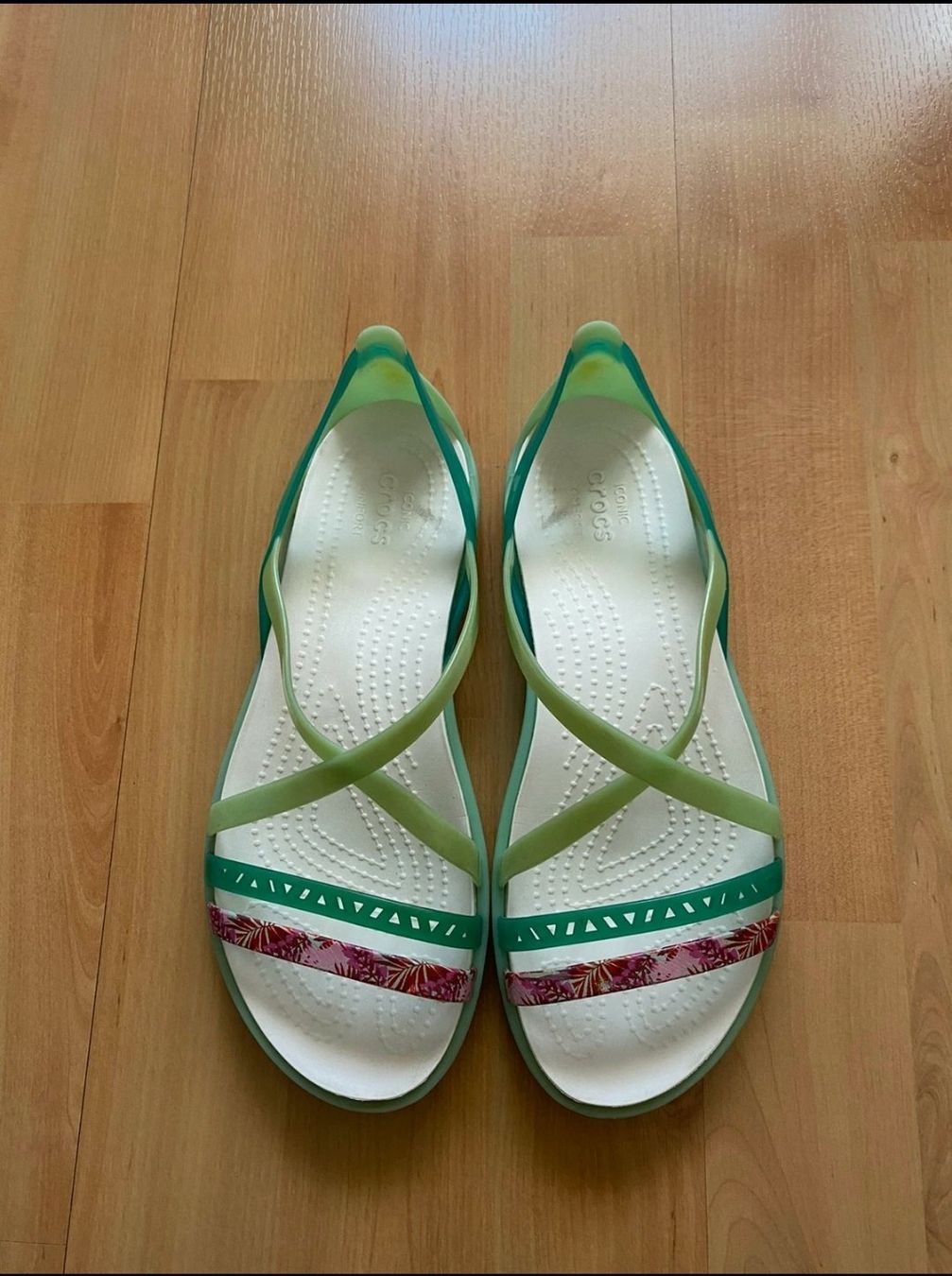 Crocs Scarpe da donna: Sandalen von Crocs, Gr. 35 – Usato da Basel venduto da Luzora