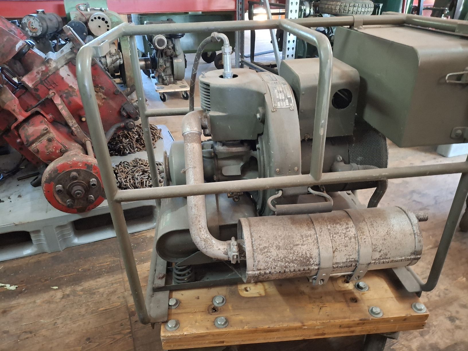 Generatori di corrente: Generator Schweizer Armee Homelite Type 24D28-1 – Usato da Alt St. Johann venduto da iderf27 1