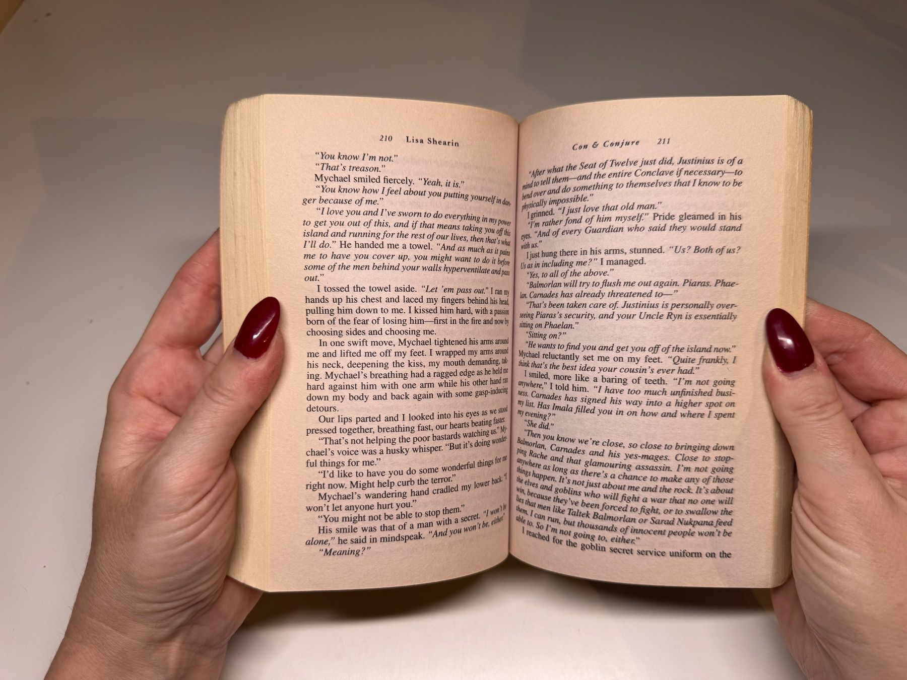 Libri: NOVEL: Lisa Shearin, Con & Conjure – Usato da Grosswangen venduto da English_books 6