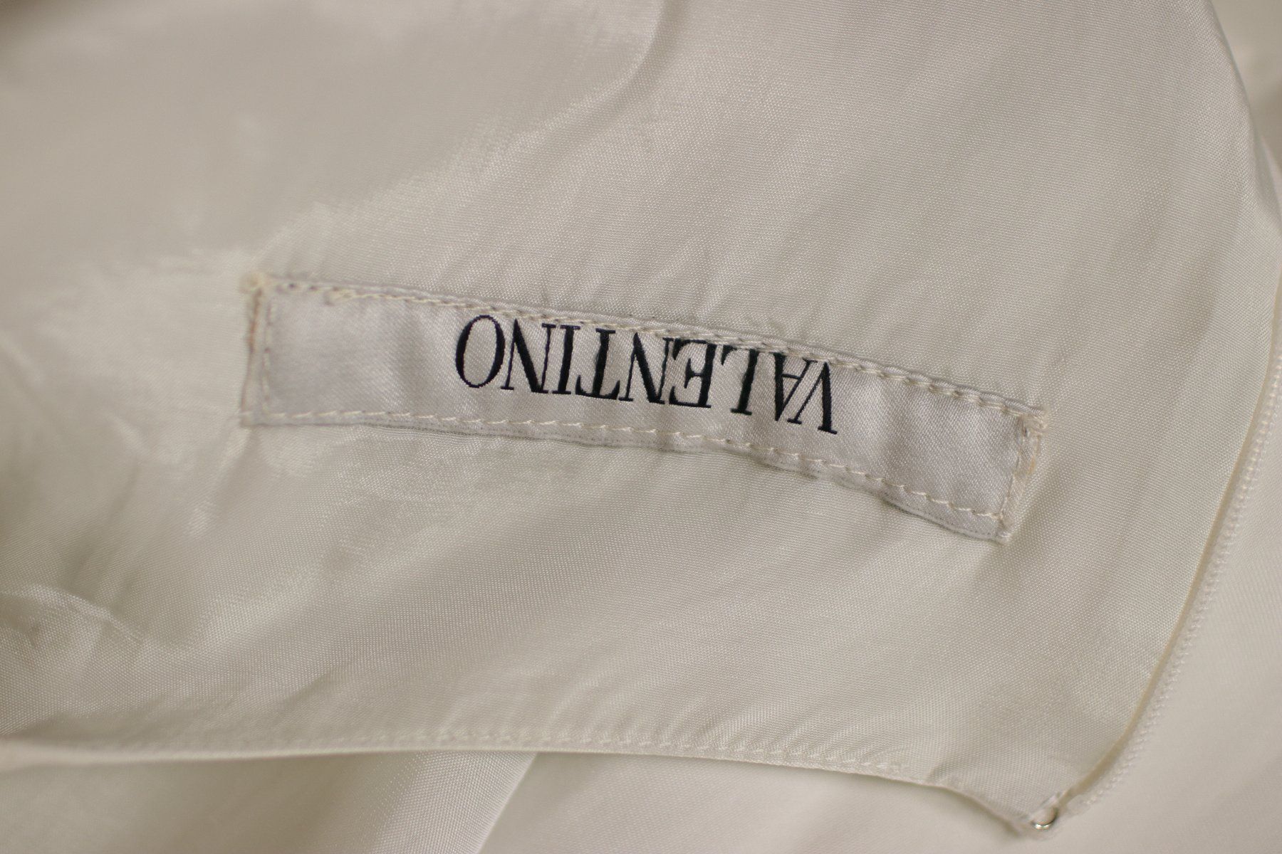 Valentino Kleider: White Silk VALENTINO Dress - Size 38 – Gebraucht aus Hombrechtikon von BAZ-Vintage 5