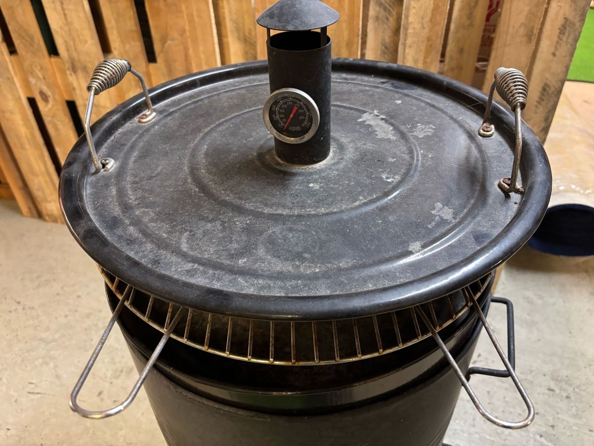 Griglie: Grilltonne Multifunktion Holzkohlengrill – Usato da Zug venduto da Biki72 1