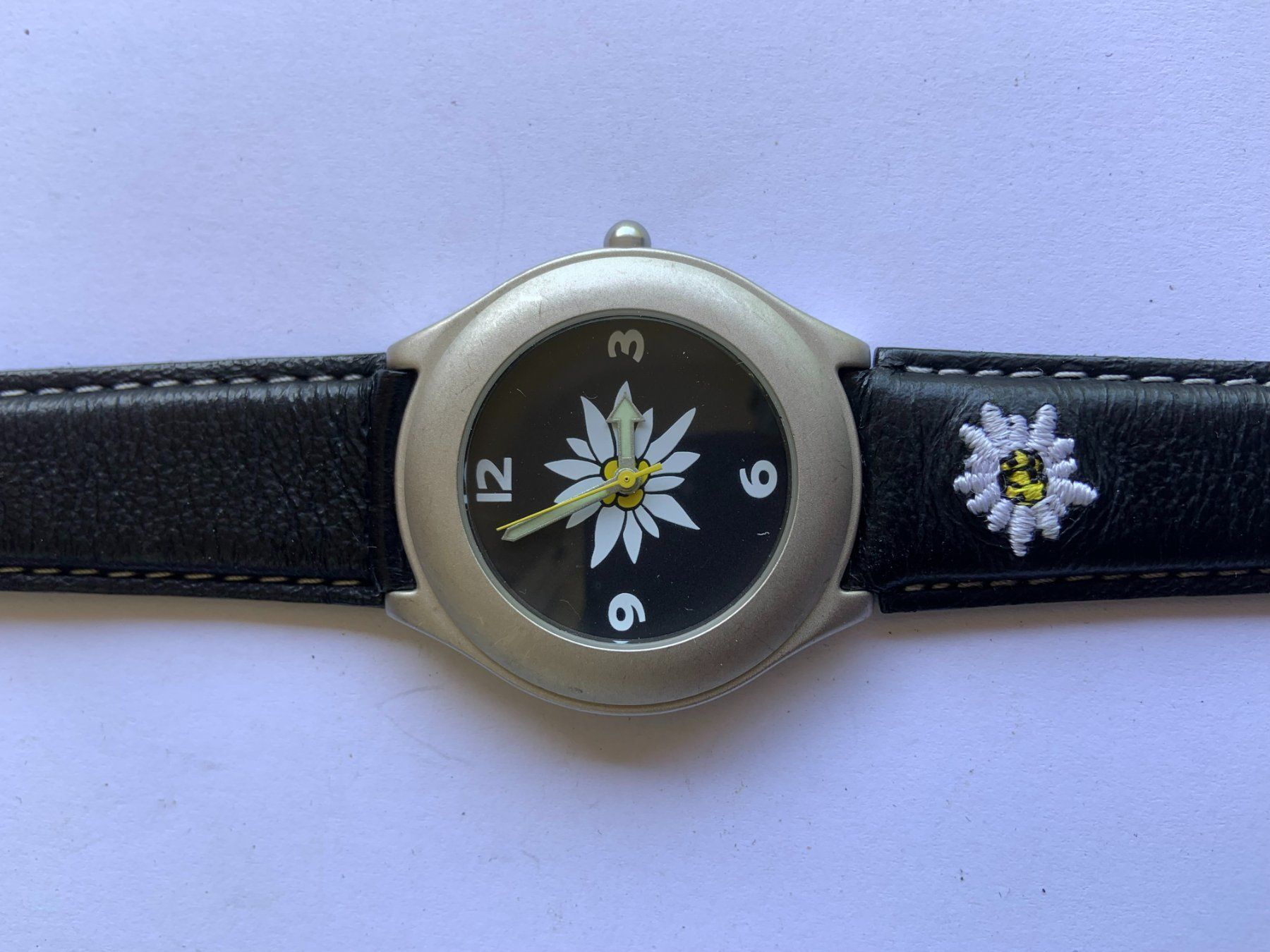 Orologi: Damenuhr mit Gänseblümchen-Motiv – Usato da Winterthur venduto da UncleMikha-el 3