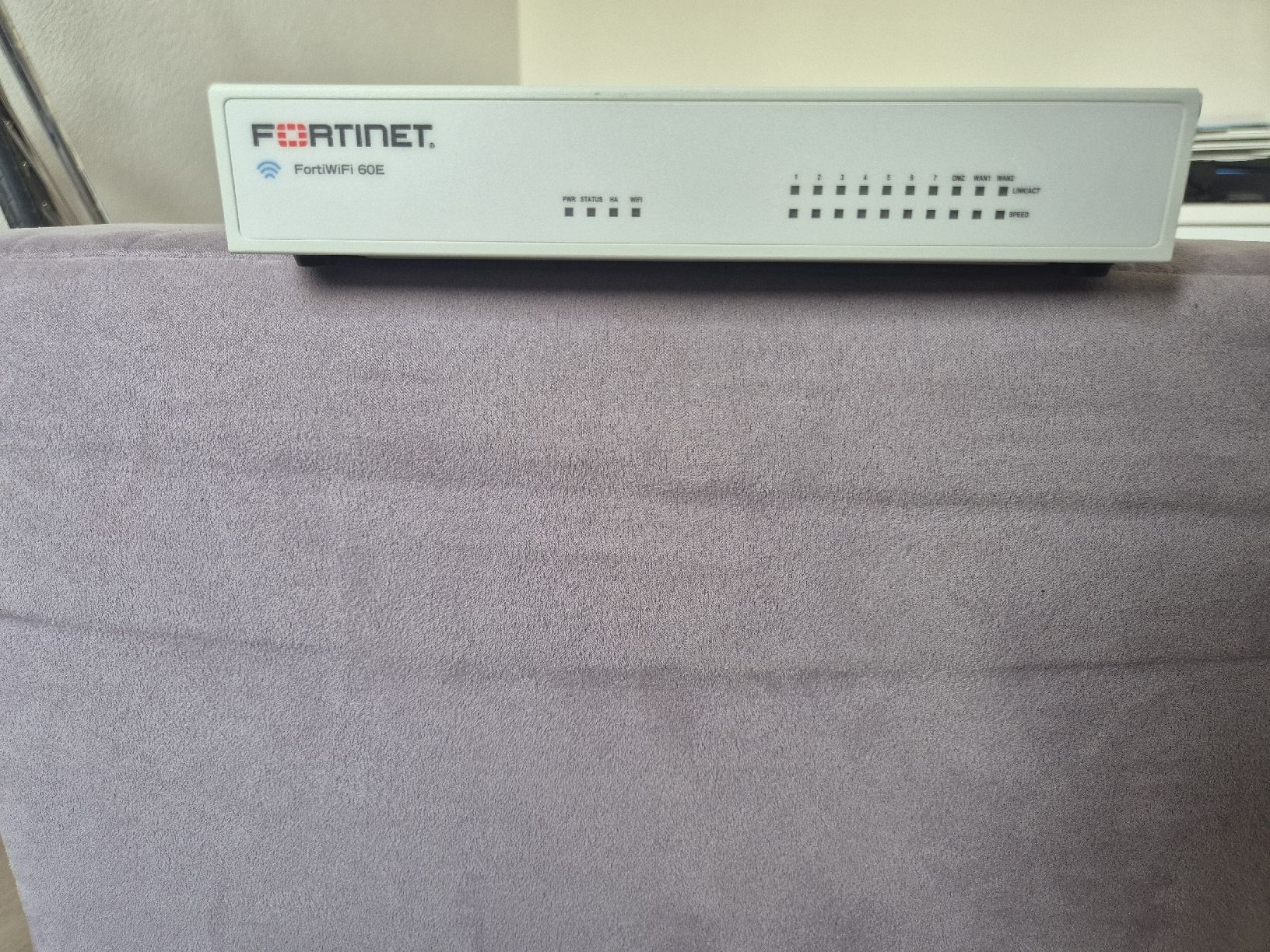 Fortinet Firewall: Fortigare 60E Wireless – Usato da Brügg BE venduto da pittbull80