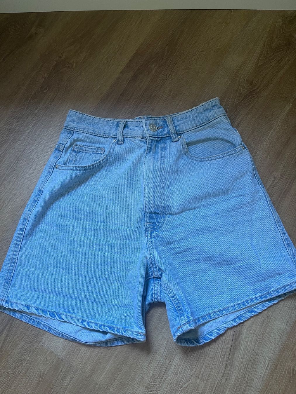 Zara Jeans: Hellblaue High-Waist Jeans Zara Gr 34 – Usato da Bassersdorf venduto da Sandy456