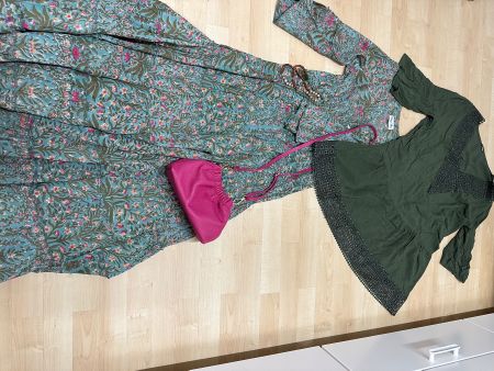 Marken-Kleiderset in Gr. S mit Accessoire's