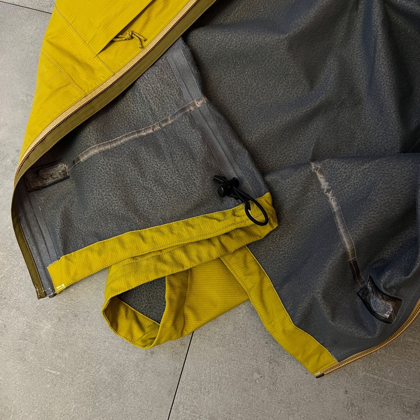 Jacken: 2000s Arc'Teryx Vintage Hardshell Jacket – Gebraucht aus Bern von shoprestoredvintage 3