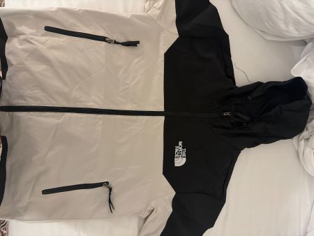 THE NORTH FACE, C'est un pull zippé