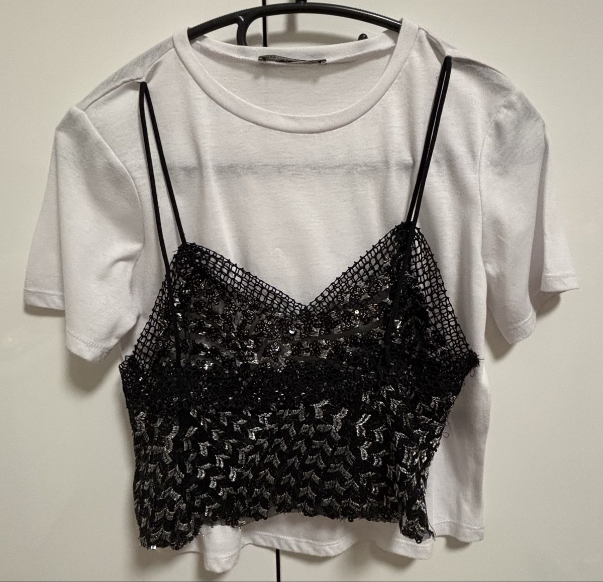Zara T-Shirts: Zara Top mit Pailletten Einsatz, Grösse S – Gebraucht aus Zollikerberg von Jvac2 2