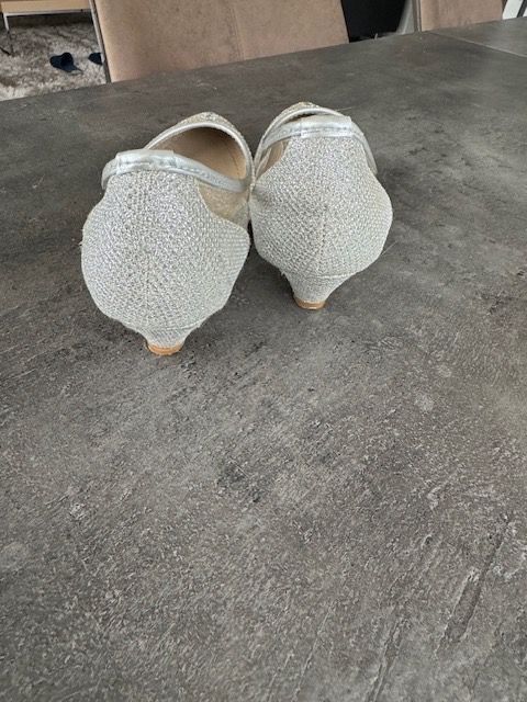 Schuhe für Mädchen: Prinzessinnen-Schuhe Grösse 33 – Gebraucht aus Rorbas von binajas 2
