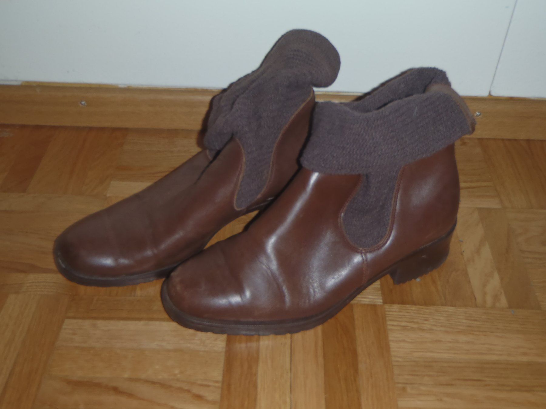 Scarpe da donna: Braune Lederstiefeletten Gr. 36 mit Strickbund Herbstlook – Usato da Horgen venduto da Amanda30 1