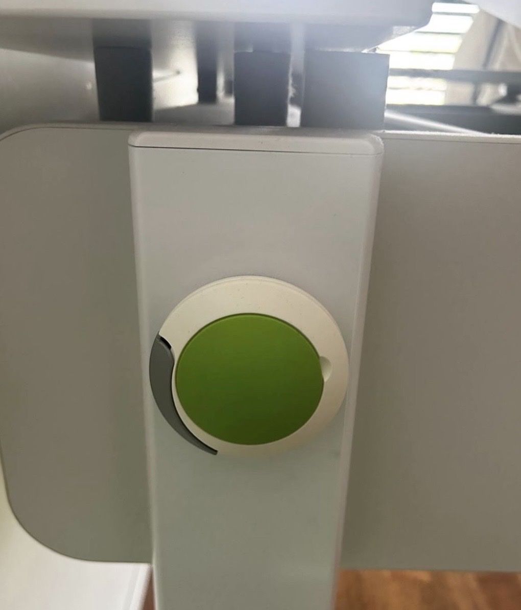 Schreibtische: Schreibtisch mit Lampe – Defekt aus Hergiswil NW von SL.Bernales 5