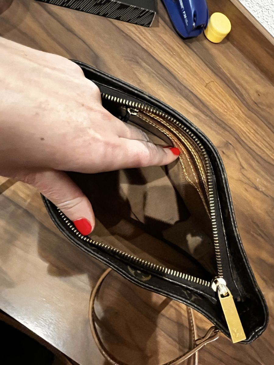 Louis Vuitton Borse: Louis Vuitton Umhängetasche Monogramm Canvas – Difettoso da Dotzigen venduto da White_Warrior 6