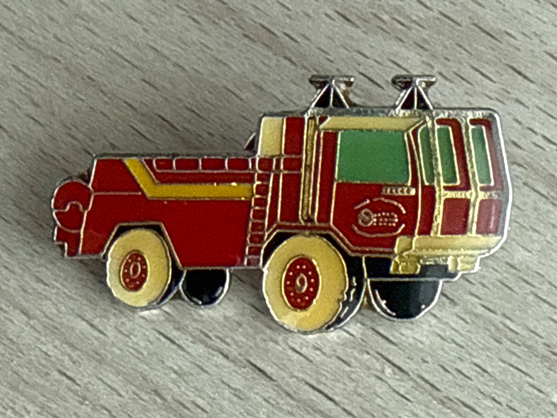 Placchette & Badge: Pin Feuerwehrauto – Usato da Glattbrugg venduto da Schweigmatt