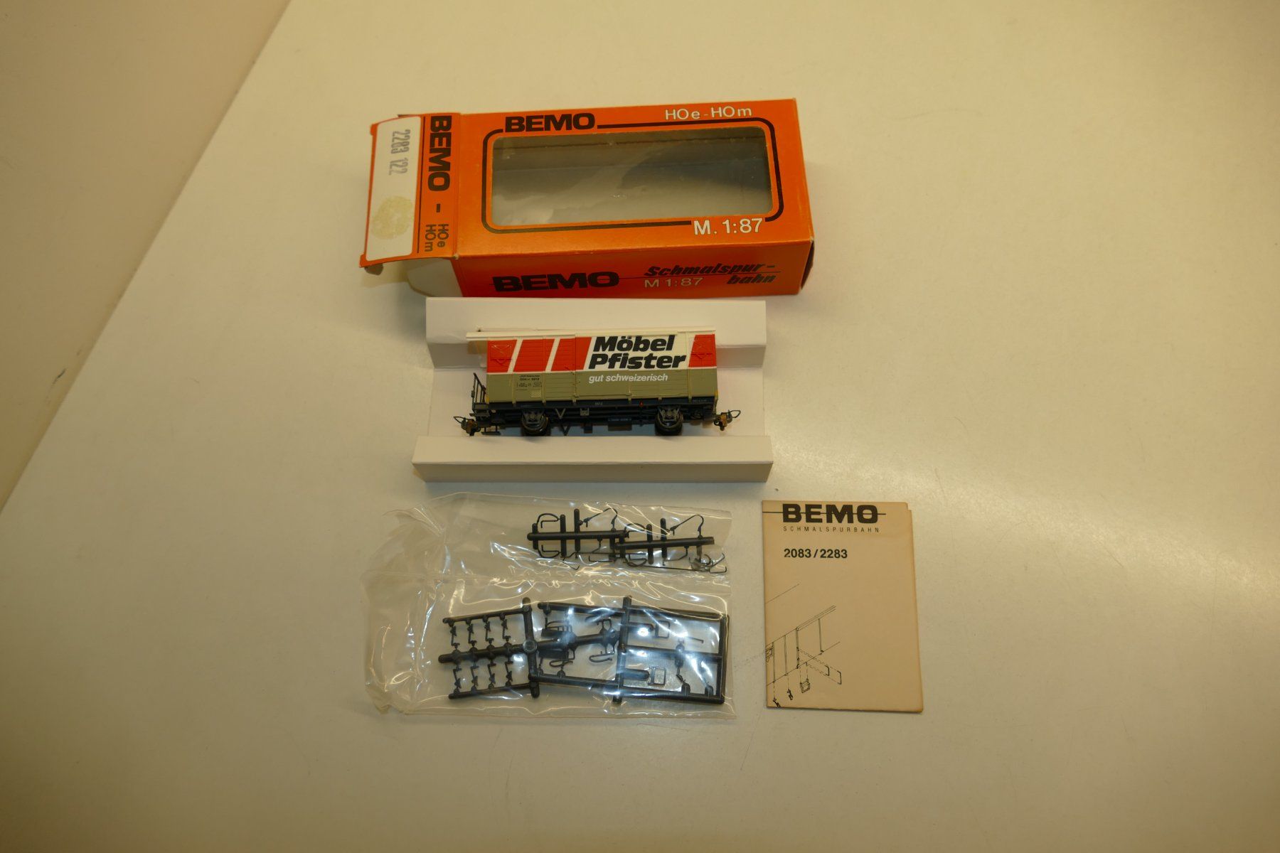 Bemo Modellini di ferrovie: Bemo H0m: RhB Güterwagen Möbel Pfister – Nuovo (secondo la descrizione) da Niederhasli venduto da rail-duerst 1