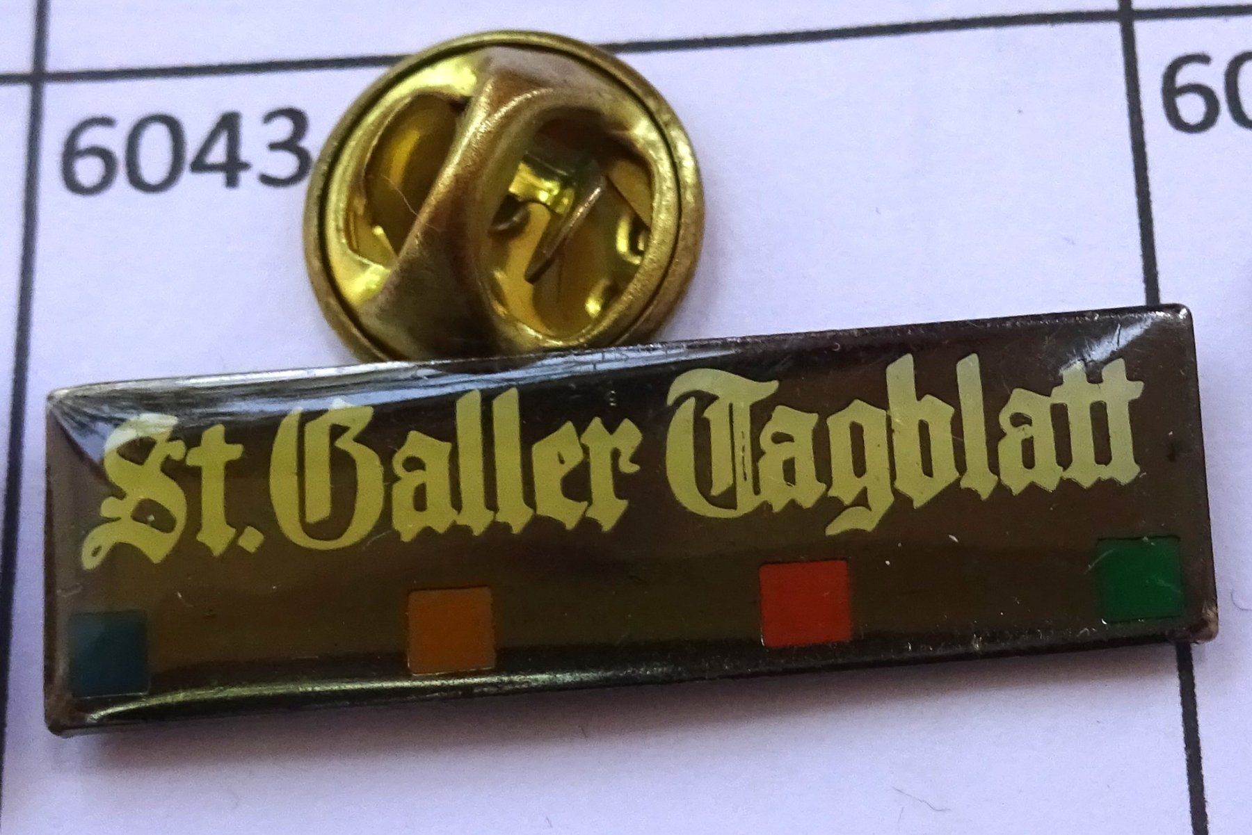 Plaketten & Abzeichen: Pin St Galler Tagblatt – Gebraucht aus Utzenstorf von BUtter81
