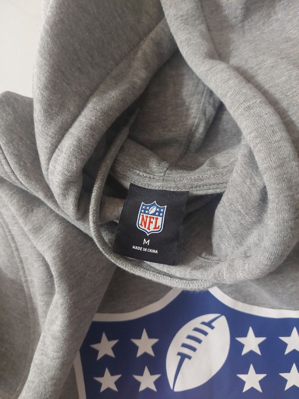 Pullover & Sweatshirts: NFL Kapuzenpullover grau Grösse M  – Gebraucht aus Sissach von zwwerg 1