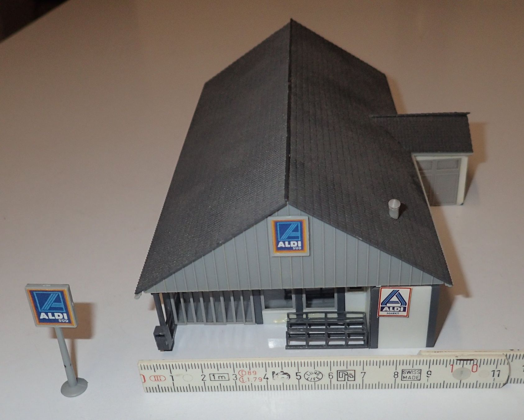 Modelleisenbahnen: N - ALDI Einkaufszentrum / centre commercial ALDI – Gebraucht aus Lausanne von Biquette6 5