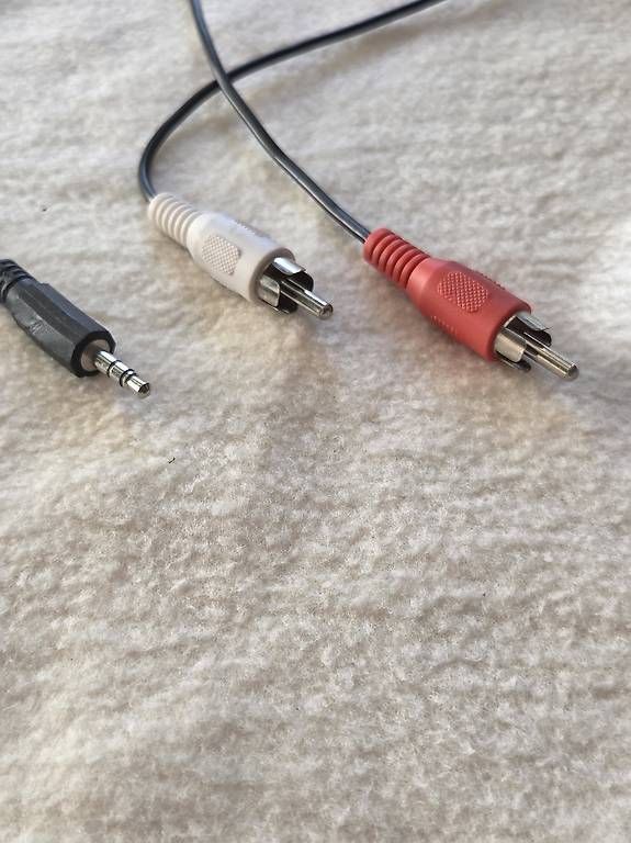 Kabel: Jack stéréo 3,5 mm vers 2 RCA mâle – Gebraucht aus Cudrefin von SimSone1 1