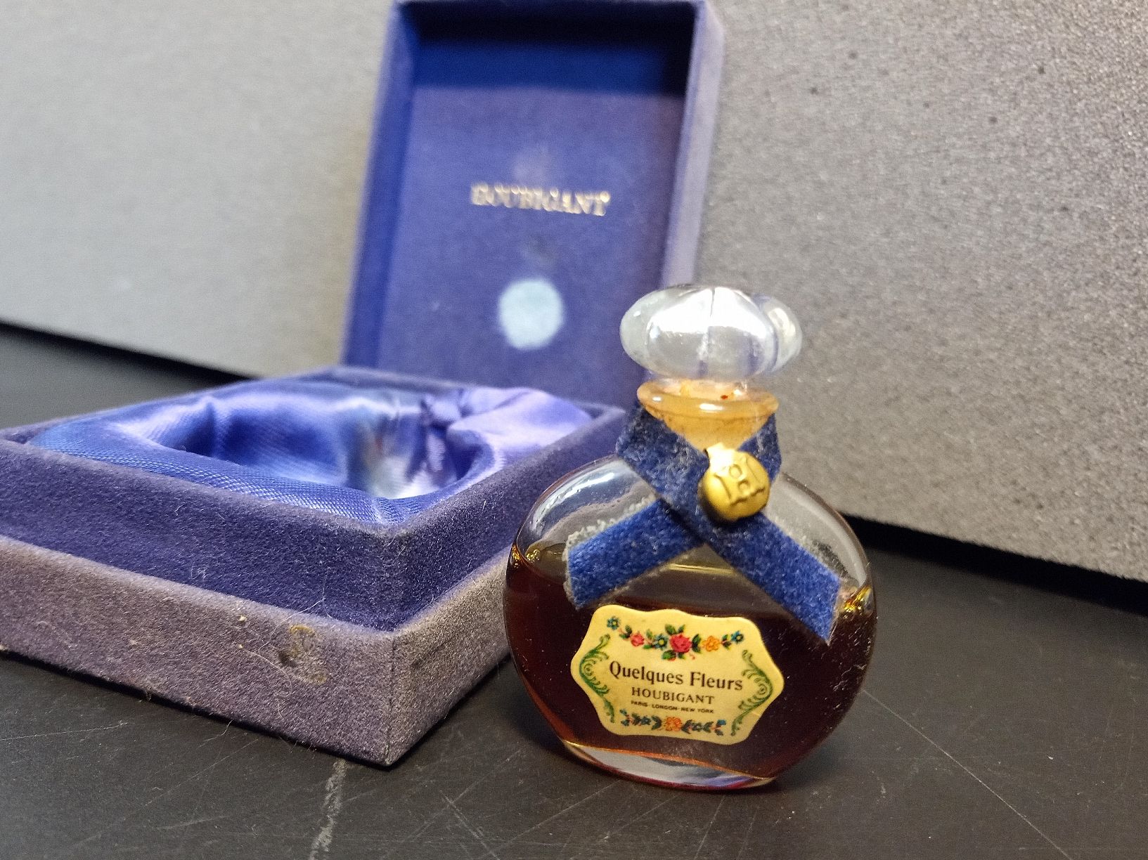 Profumi & Eau de Toilette: Houbigant Quelques Fleurs Parfum – Usato da Reiden venduto da Zofi-Brocki