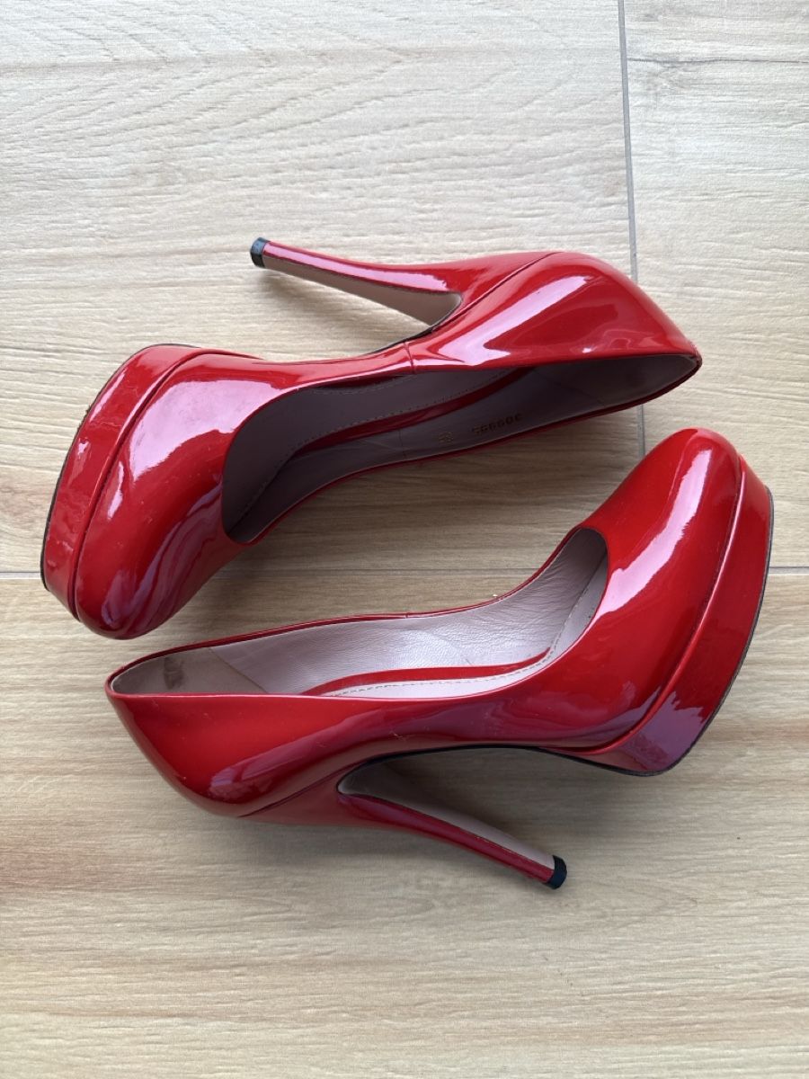 Gucci Damenschuhe: Gucci red pumps 36 – Gebraucht aus Gland von dan_hxf7