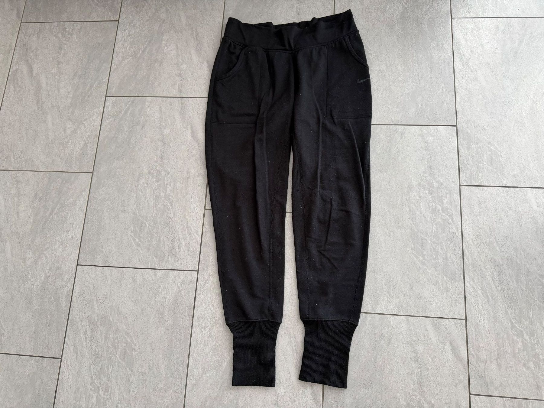 Nike Pantaloni: Trainingshose - Grösse M - Nike - Just do it. – Usato da Bülach venduto da Loredana13