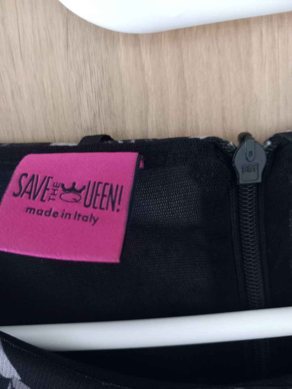 Vestiti: Robe  neuve "Save the Queen" – Nuovo (secondo la descrizione) da La Chaux-de-Fonds venduto da Boutique333 4