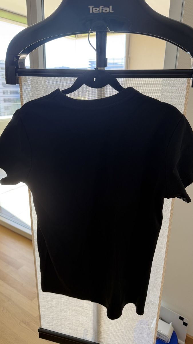 Uniqlo T-shirt: UNIQLO black tshirt – Nuovo (secondo la descrizione) da Glattpark (Opfikon) venduto da swi_wk9j 1