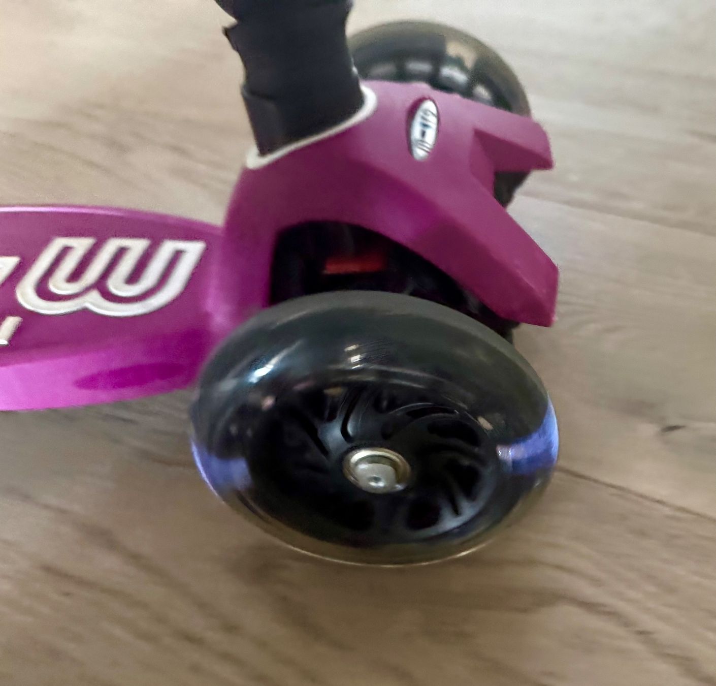 Micro Kickboard: Micro Maxi Deluxe Foldable LED Scooter mit Micro Ribbons Neo – Usato da Meilen venduto da tplm 9