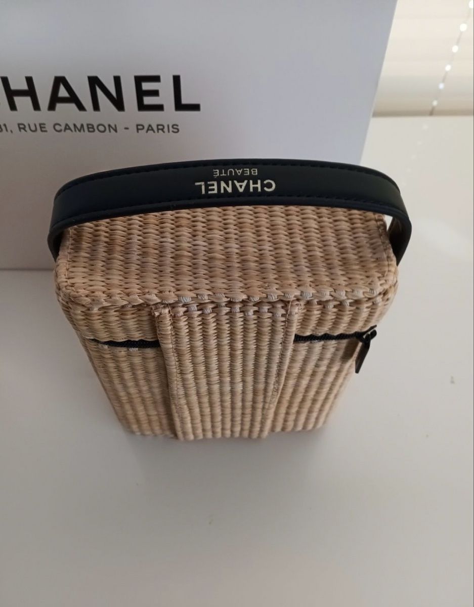 Chanel Kosmetikkoffer: Chanel Beauté Bag – Neu (gemäss Beschreibung) aus Zürich von zie_5nsb 1