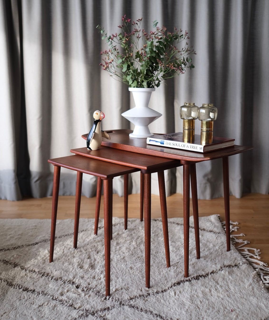 Set di tavolo e panche: Nesting tables by Jens Harald Quistgaard, Denmark – Usato da Bern venduto da Zmodern_VIN