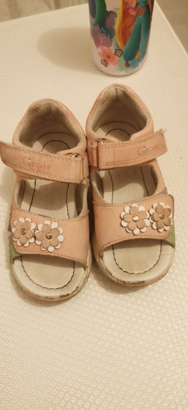 Chaussures filles: Sandalen Gr 23 – D'occasion à Winterthur par Katyakaterina