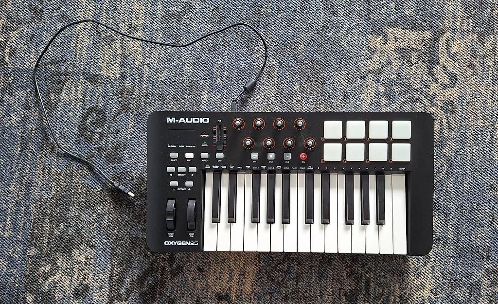 M-Audio Strumenti musicali: M-Audio OXYGEN25 - MIDI Keyboard – Usato da Knonau venduto da Ajerni